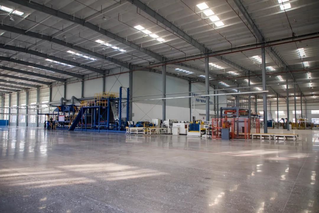 تكنولوجيا الإنتاج بالضغط الساخن المستخدمة في إنتاج لوحة Joaboa